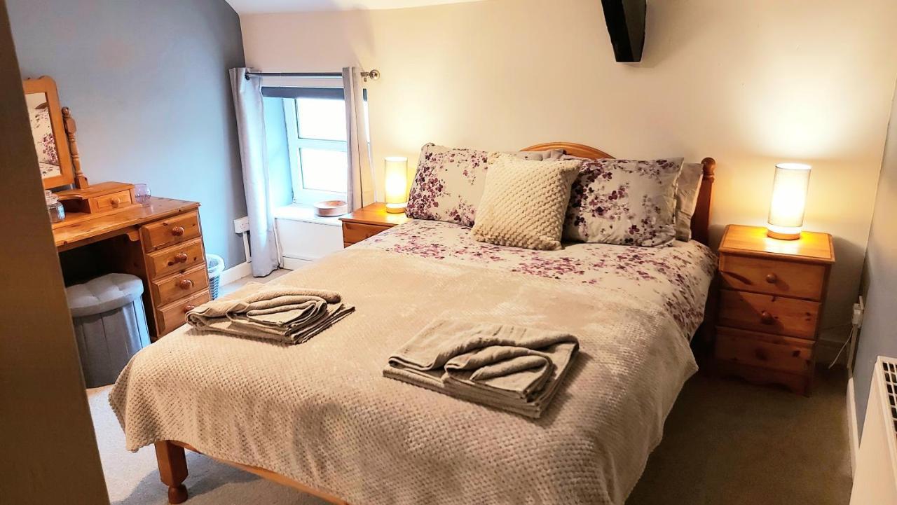 The Cock Hotel Bronllys Dış mekan fotoğraf