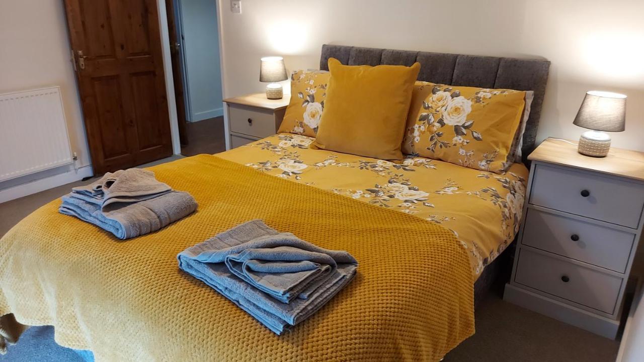The Cock Hotel Bronllys Dış mekan fotoğraf